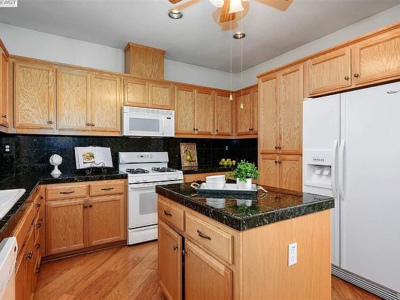 5th image of 754 Berryessa St