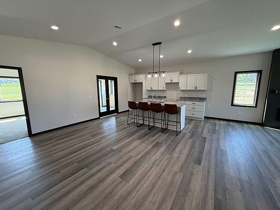 4th image of 3307 Stonebrook Ln