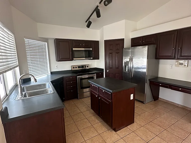 7512 E Navarro Ave — Photo 9