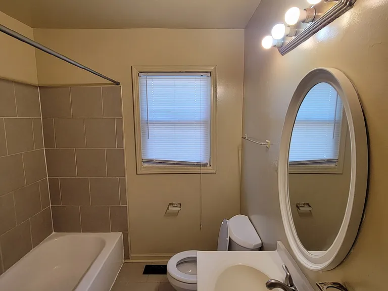 1707 N Coolidge Ave — Photo 2
