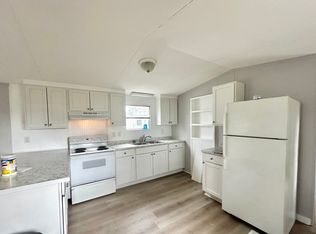 102 Bumblebee Ln, Holly Ridge, NC 28445