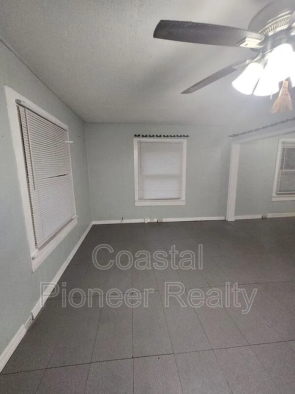 2 bed, 1.0 bath, 932 sqft, $1,699 — Photo 4