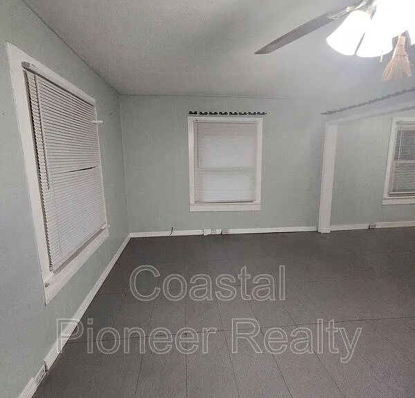 701 Newton Ave S — Photo 4