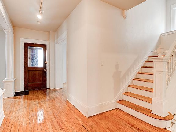 3rd image of 221 Amherst Ave