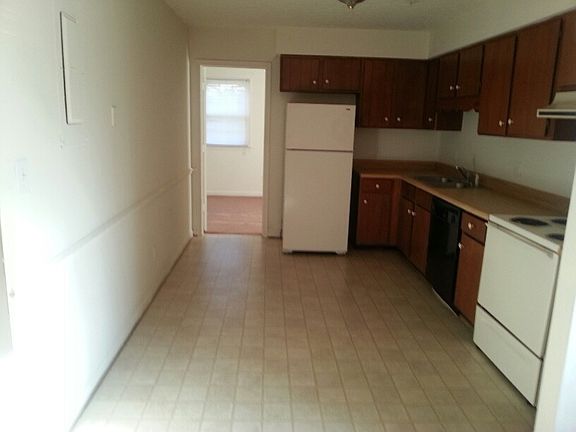 3rd image of 73 Blue Dr APT 12