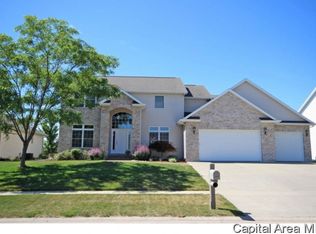 2000 Stonehaven Dr, Chatham, IL 62629