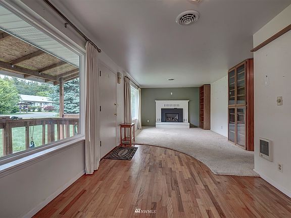 4th image of 2510 Greenwood Dr NE