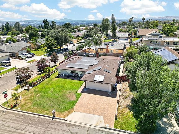 3rd image of 2322 Denair Ave