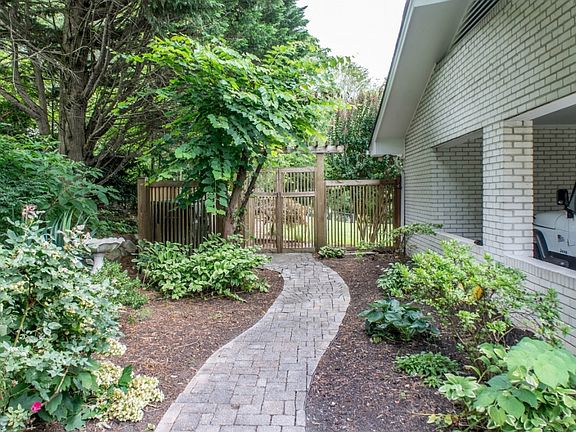 4th image of 1224 Tanglewood Dr