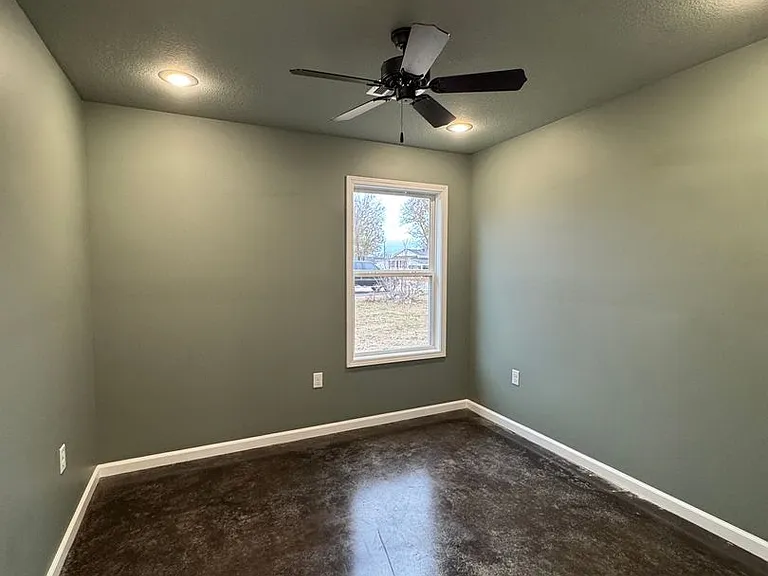 526 Maple St — Photo 13