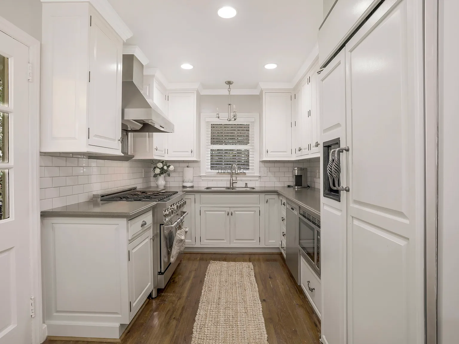 4 bed, 2.5 bath, 3050 sqft, $9,000 — Photo 4