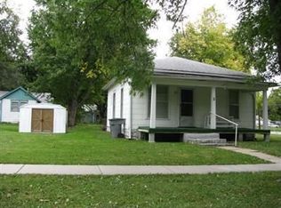 2 Cottonwood St, Emporia, KS 66801