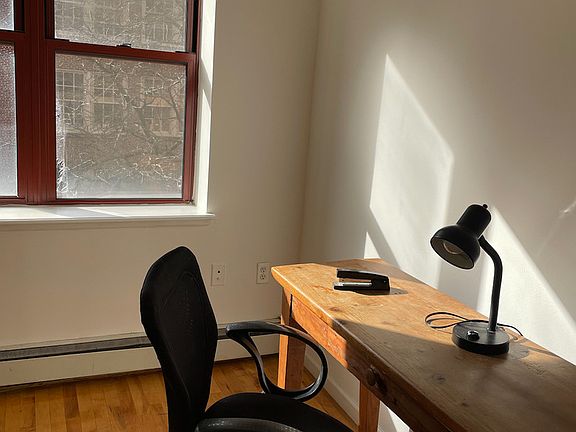 5th image of 190 E 7th St APT 413