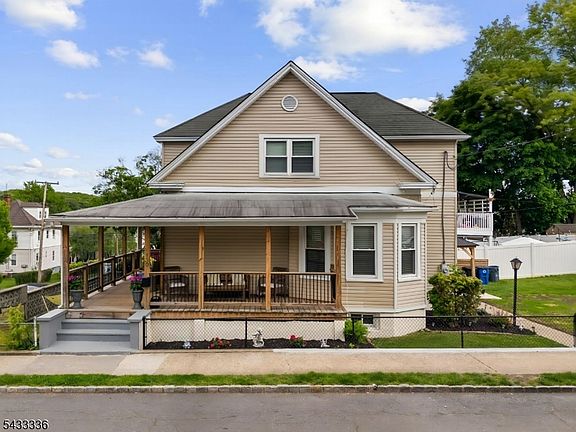 4th image of 130 Lincoln Ave