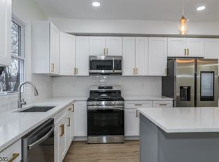 65 Spruce St, Bloomfield, NJ 07003