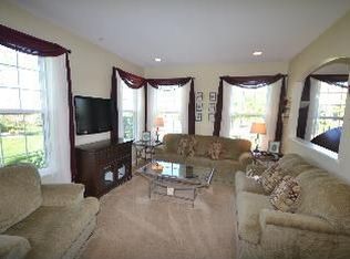 530 S Jade Ln, Round Lake, IL 60073