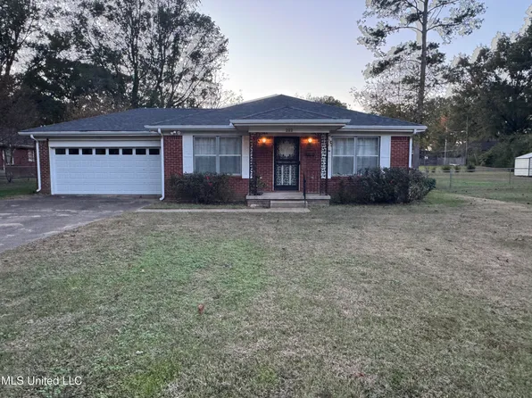222 N Heard St, Senatobia, MS 38668