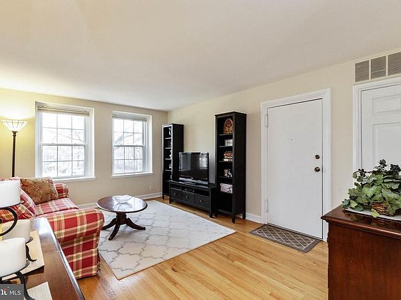 2nd image of 2938 S Columbus St #3281