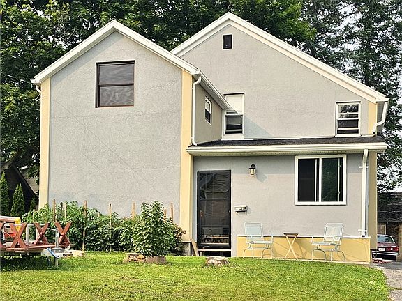 2nd image of 1102 Oak St