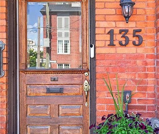 2nd image of 135 Catharine St S