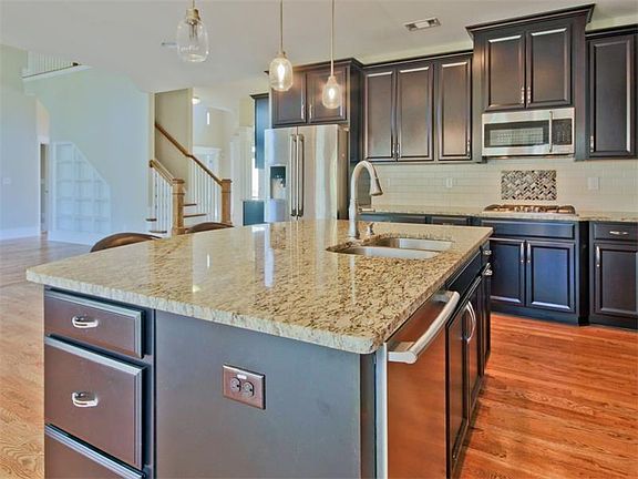 2nd image of 1584 Sophia Ln SE
