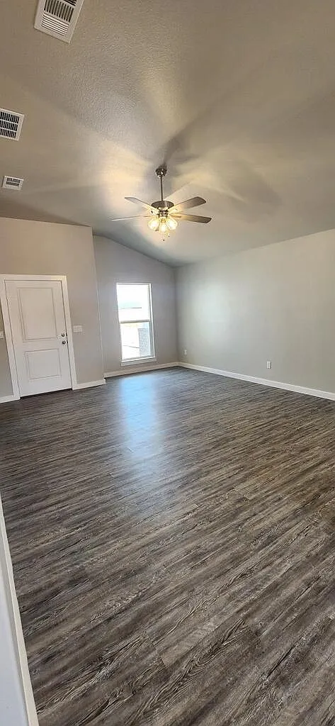 3 bed, 2.0 bath, 1270 sqft, $2,500 — Photo 2