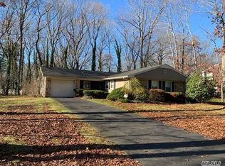 10 Seabrook Ln, Stony Brook, NY 11790