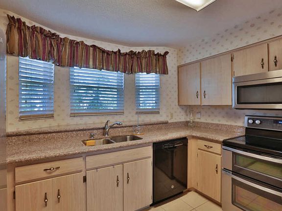 5th image of 3538 Russett Ln