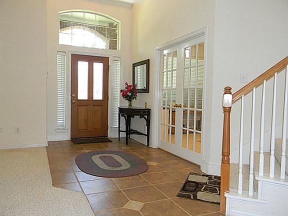 3rd image of 808 Forest Hollow Dr