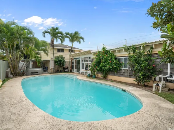 185 Ulupa St, Kailua, HI 96734