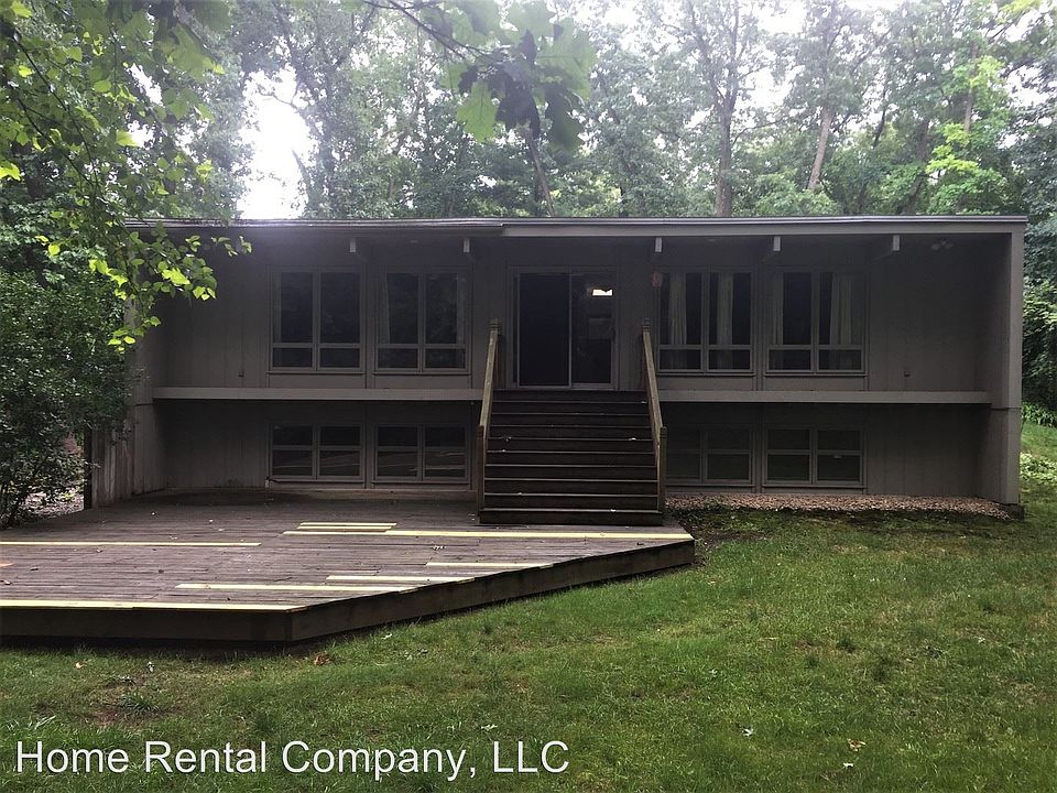 1st image of 7427 Leyton Dr SE