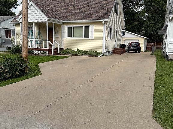 3rd image of 720 Overman Ave
