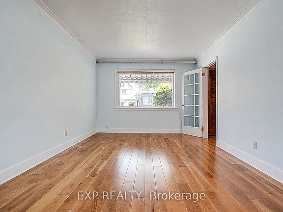 5th image of 298 Glebemount Ave