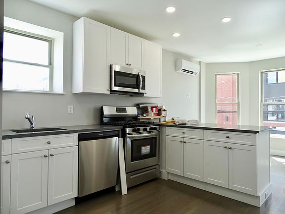 3rd image of 410 Bond St #1