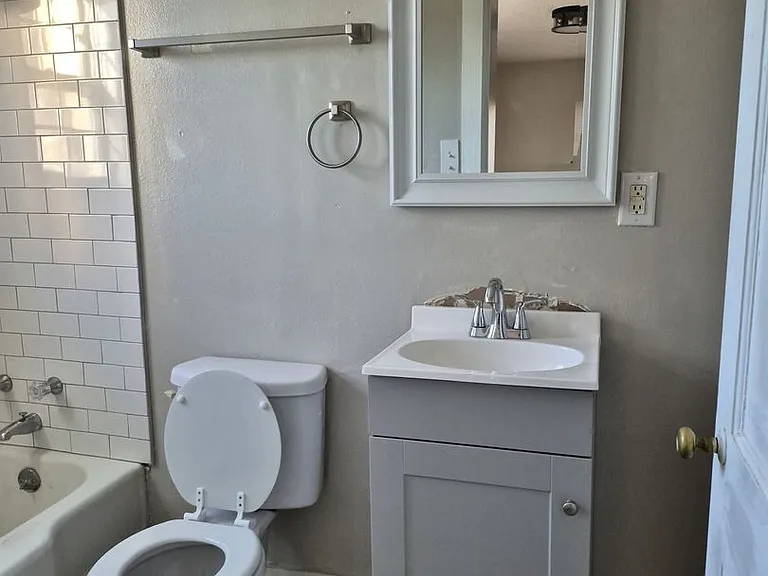 425 W Tennessee St — Photo 21