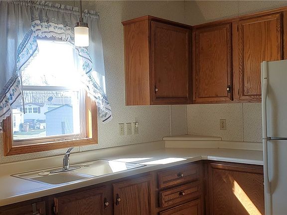 5th image of 13 Dogwood Dr