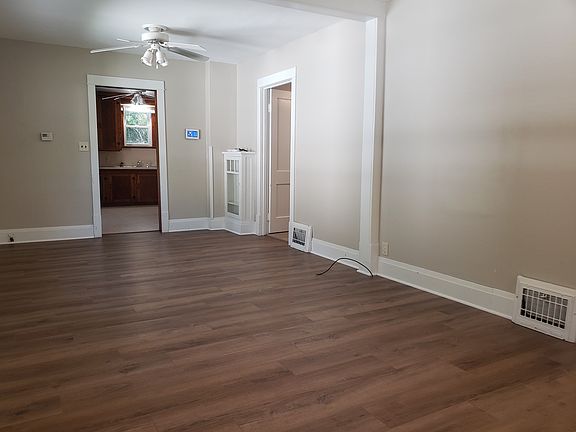 4th image of 2709 Commercial Ave