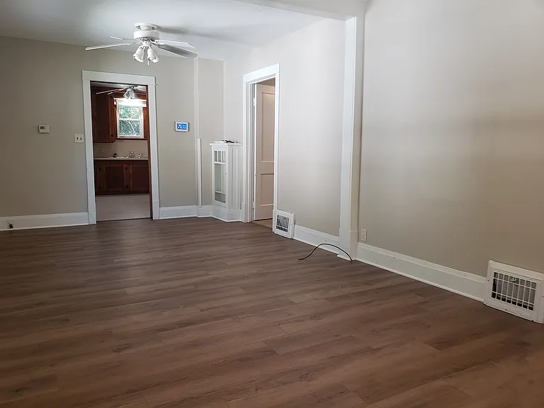 2709 Commercial Ave — Photo 4