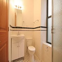 5th image of 118 E 82nd St
