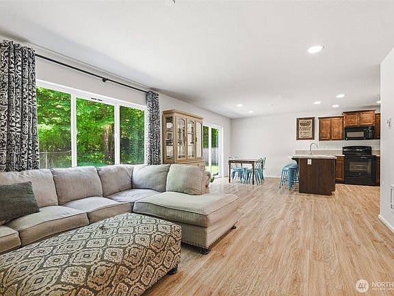 3rd image of 7716 Brianna Court SE