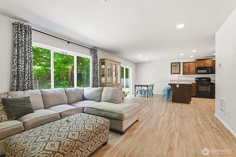 3rd image of 7716 Brianna Court SE