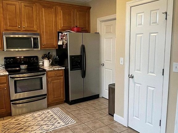 4th image of 1665 Oxford Ct