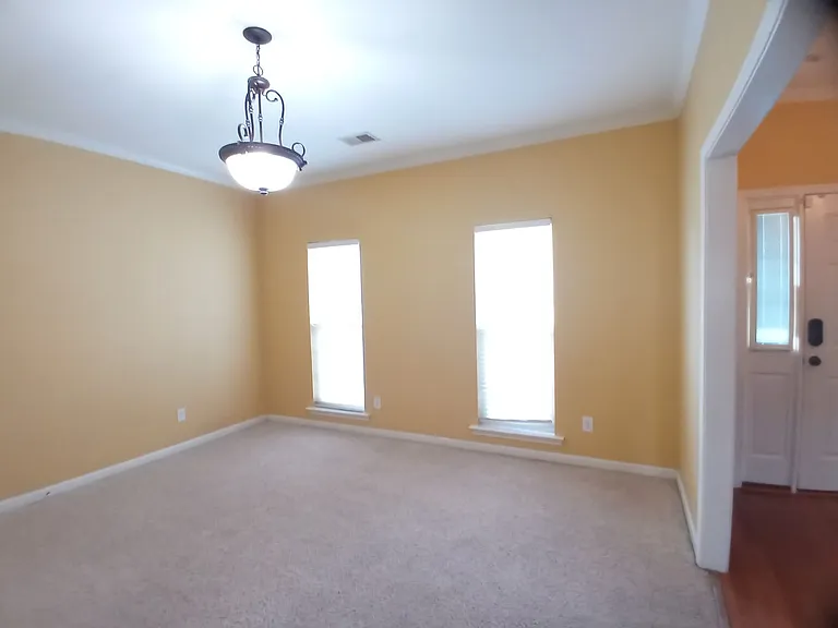 565 Batty Way — Photo 8