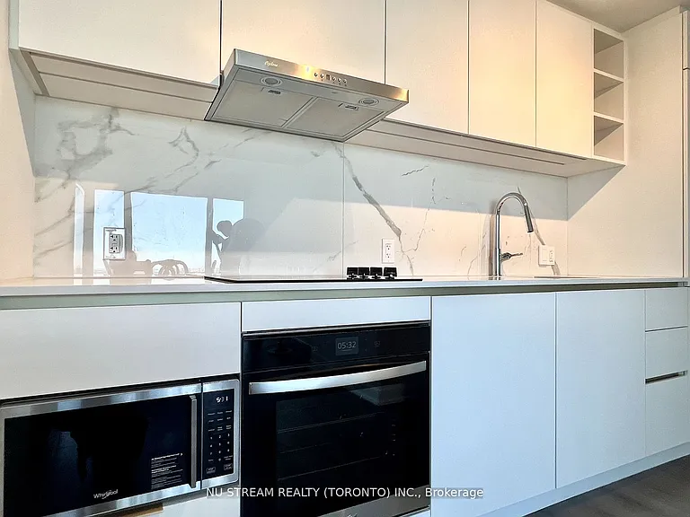 8 Wellesley St W #5507 — Photo 2