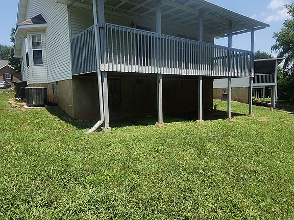 3rd image of 1529 Mayberry Ln