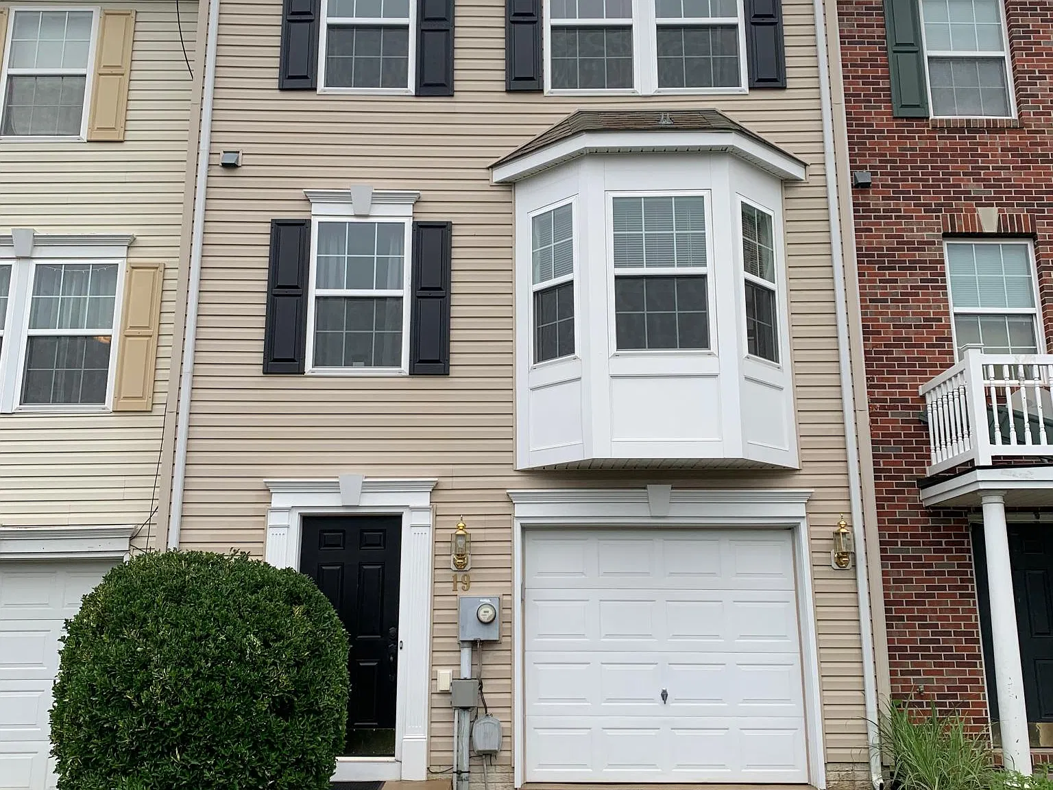 3 bed, 3.5 bath, 1760 sqft, $2,000 — Photo 1