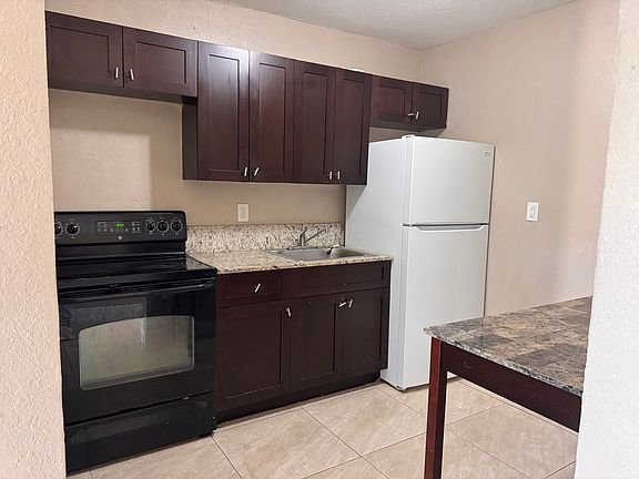 5th image of 2721 NW 1st Ct #3
