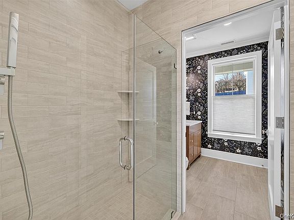 5th image of 1822 Soundview Court