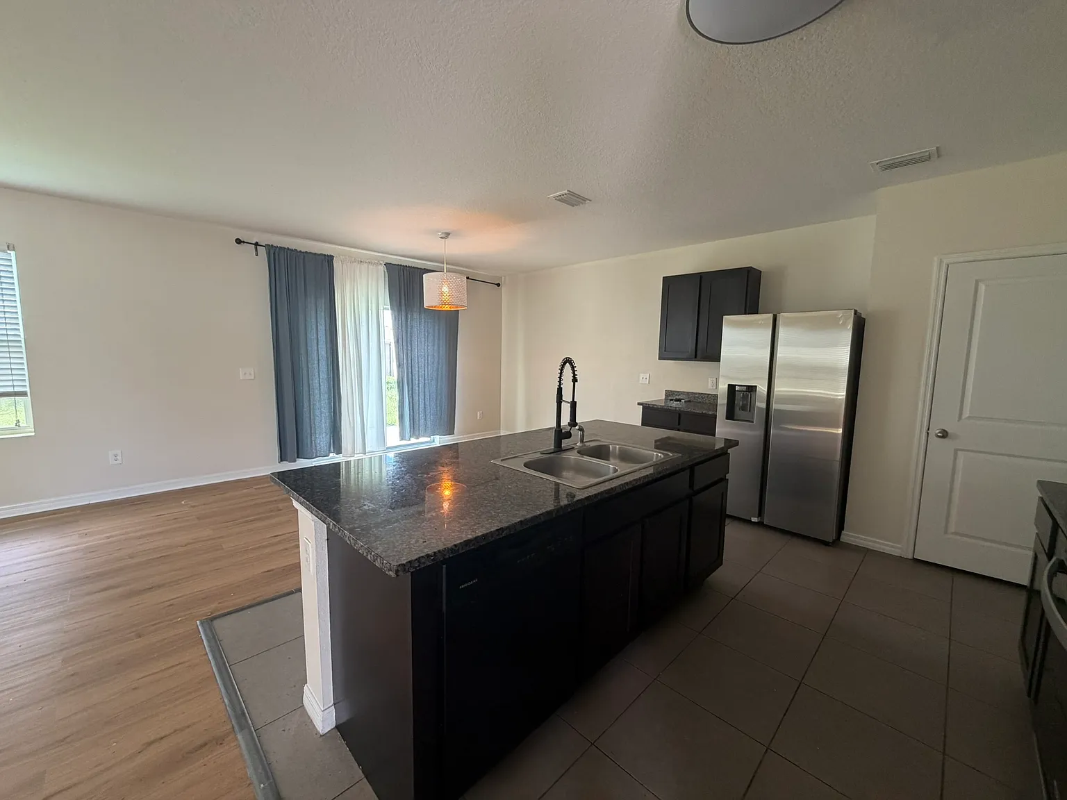 4 bed, 2.5 bath, 2007 sqft, $2,450 — Photo 3