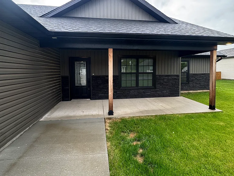 4680 Treaty Dr — Photo 2